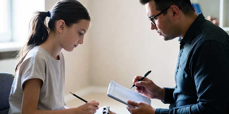 Los test son confiables cuando se integran con otras observaciones del entorno familiar, escolar y social.